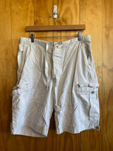 Load image into Gallery viewer, Size Medium Abercrombie &amp; Fitch Men's Shorts
