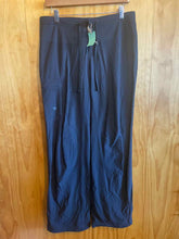 Load image into Gallery viewer, Size 10 Mountain Hardwear Black Women's Pants
