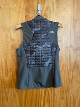Load image into Gallery viewer, Size Small The North Face Green Women&#39;s Vest
