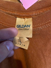Load image into Gallery viewer, Size M Gildan Men's Short Sleeve Shirt
