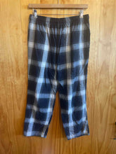 Load image into Gallery viewer, Size Medium Eddie Bauer Men's Pants
