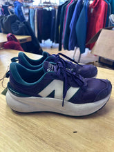Load image into Gallery viewer, Women's Shoe Size 8.5 Figs Purple Shoes
