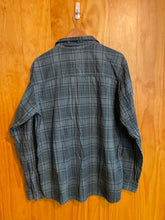 Load image into Gallery viewer, Size Large Columbia Men&#39;s Long Sleeve Shirt
