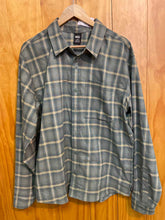 Load image into Gallery viewer, Size L REI Men's Long Sleeve Shirt
