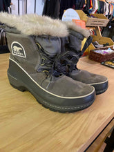 Load image into Gallery viewer, Women&#39;s Shoe Size 9 Sorel Grey Women&#39;s Winter Boots
