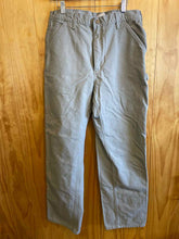 Load image into Gallery viewer, Size 35 Carhartt Men's Pants
