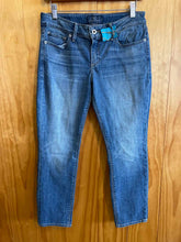 Load image into Gallery viewer, Size 6/28 Lucky Brand Blue Women's Jeans
