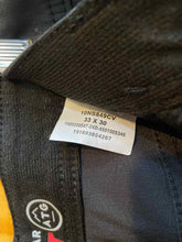 Load image into Gallery viewer, Size 33x30 Wrangler Men's Pants
