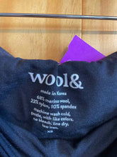 Load image into Gallery viewer, Women Size XS wool&amp; Black Base Layer
