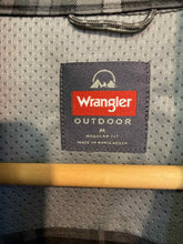 Load image into Gallery viewer, Size M Wrangler Men's Flannel
