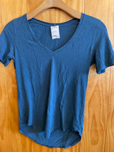 Load image into Gallery viewer, Lululemon Teal Women's Short Sleeve Shirt
