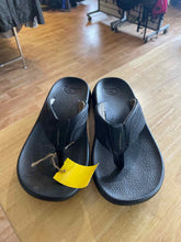 Load image into Gallery viewer, 9 Cobian Flip Flops
