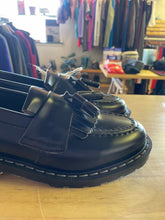Load image into Gallery viewer, Shoe Size 4 Solovair Black Shoes
