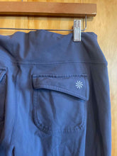 Load image into Gallery viewer, Size M Athleta Grey Women&#39;s Pants

