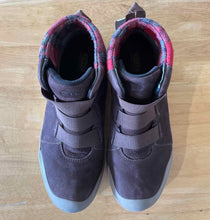 Load image into Gallery viewer, Shoe Size 9.5 Keen Brown Shoes
