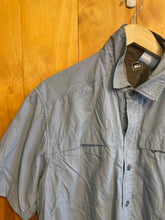 Load image into Gallery viewer, Size L REI Men's Short Sleeve Shirt
