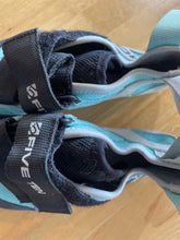 Load image into Gallery viewer, Shoe Size 6 5.10 Teal Women&#39;s  Casual Shoes
