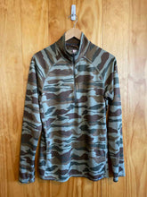 Load image into Gallery viewer, Size Medium Patagonia Men's Long Sleeve Shirt
