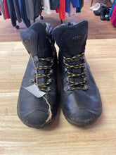 Load image into Gallery viewer, 11.5 Keen Men&#39;s Hiking Boots
