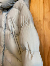 Load image into Gallery viewer, Women Size Large Helly Hansen Beige Women's Winter Jacket
