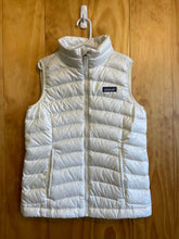 Load image into Gallery viewer, Child Size Small Patagonia Girl&#39;s Vest
