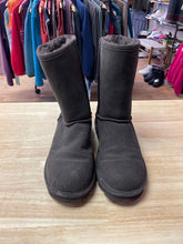 Load image into Gallery viewer, Shoe Size 11 Bear Paw Brown Boots
