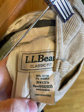 Load image into Gallery viewer, Size 30x32 LL Bean Men's Pants
