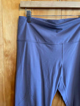 Load image into Gallery viewer, Size L Athleta Purple Women's Leggings
