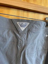 Load image into Gallery viewer, Size 34 Columbia Men&#39;s Hiking Pants
