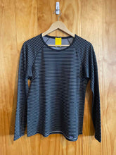 Load image into Gallery viewer, Size Medium Patagonia Black Women&#39;s Long Sleeve Shirt
