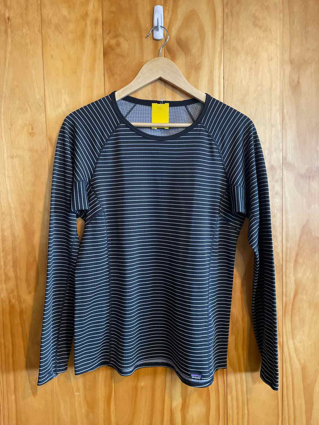 Size Medium Patagonia Black Women's Long Sleeve Shirt