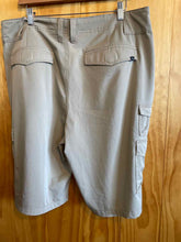 Load image into Gallery viewer, Size 36 Denali Men's Shorts
