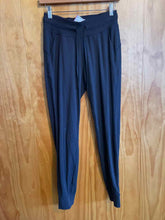 Load image into Gallery viewer, Lululemon Black Women&#39;s Sweatpants
