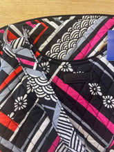 Load image into Gallery viewer, Vera Bradley Travel Bag
