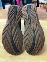 Load image into Gallery viewer, Shoe Size 7 Chaco Boots
