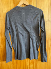 Load image into Gallery viewer, Size Unknown Lululemon Grey Women's Long Sleeve Shirt
