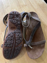 Load image into Gallery viewer, Chaco Brown Sandals
