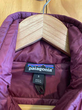 Load image into Gallery viewer, Women Size Small Patagonia Maroon Women&#39;s Winter Jacket
