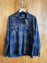 Load image into Gallery viewer, Size Medium Alpine Trail Olive Women's Flannel
