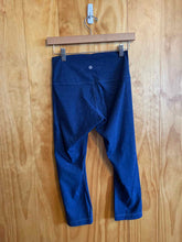 Load image into Gallery viewer, Size 6 Lululemon Navy Women&#39;s Leggings
