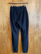 Load image into Gallery viewer, Size Medium Patagonia Black Women's Pants
