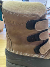 Load image into Gallery viewer, Women&#39;s Shoe Size 8 L.L. Bean Brown Women&#39;s Winter Boots
