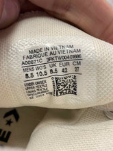 Load image into Gallery viewer, Shoe Size 8.5 Converse White Shoes
