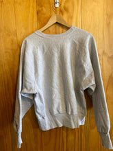 Load image into Gallery viewer, Size M Champion Men&#39;s Sweater &amp; Sweatshirt
