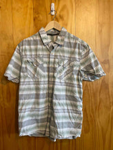 Load image into Gallery viewer, Size Medium Gramicci Men&#39;s Short Sleeve Shirt
