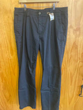 Load image into Gallery viewer, Size 38 Under Armour Men&#39;s Pants
