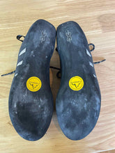 Load image into Gallery viewer, La Sportiva 7.5 Climbing
