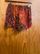 Load image into Gallery viewer, Size Medium Orange Print Women's Shorts
