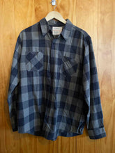 Load image into Gallery viewer, Size Large Weatherproof Men's Flannel
