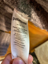 Load image into Gallery viewer, Size S Patagonia Grey Women&#39;s Sweater &amp; Sweatshirt
